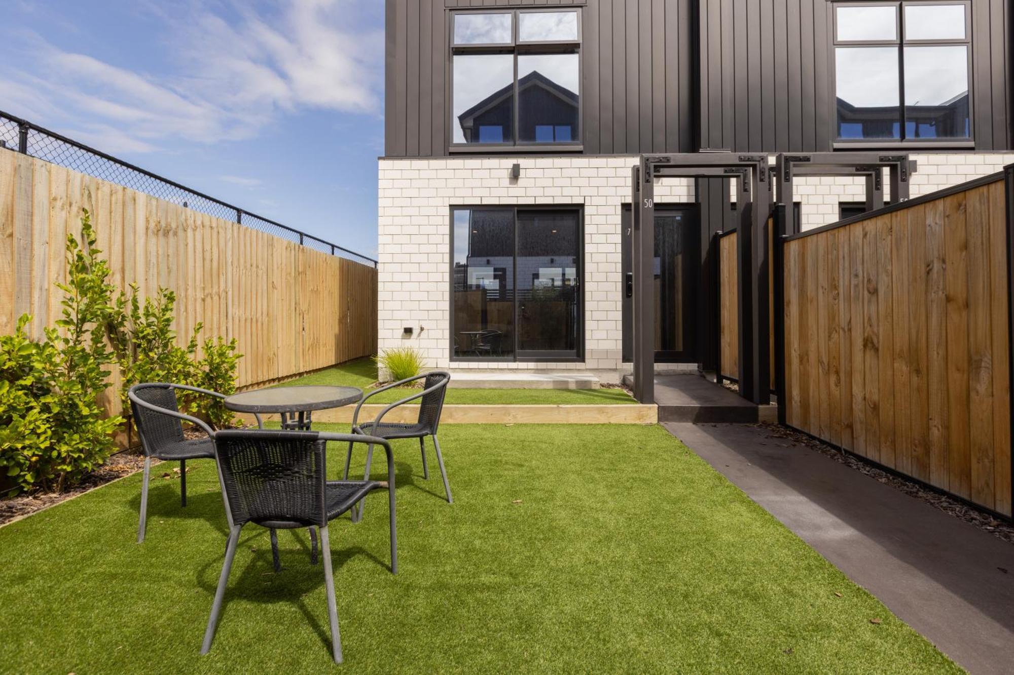 Luxury 2 Bedroom Townhouse By Hagley Park In Cbd Christchurch Eksteriør bilde